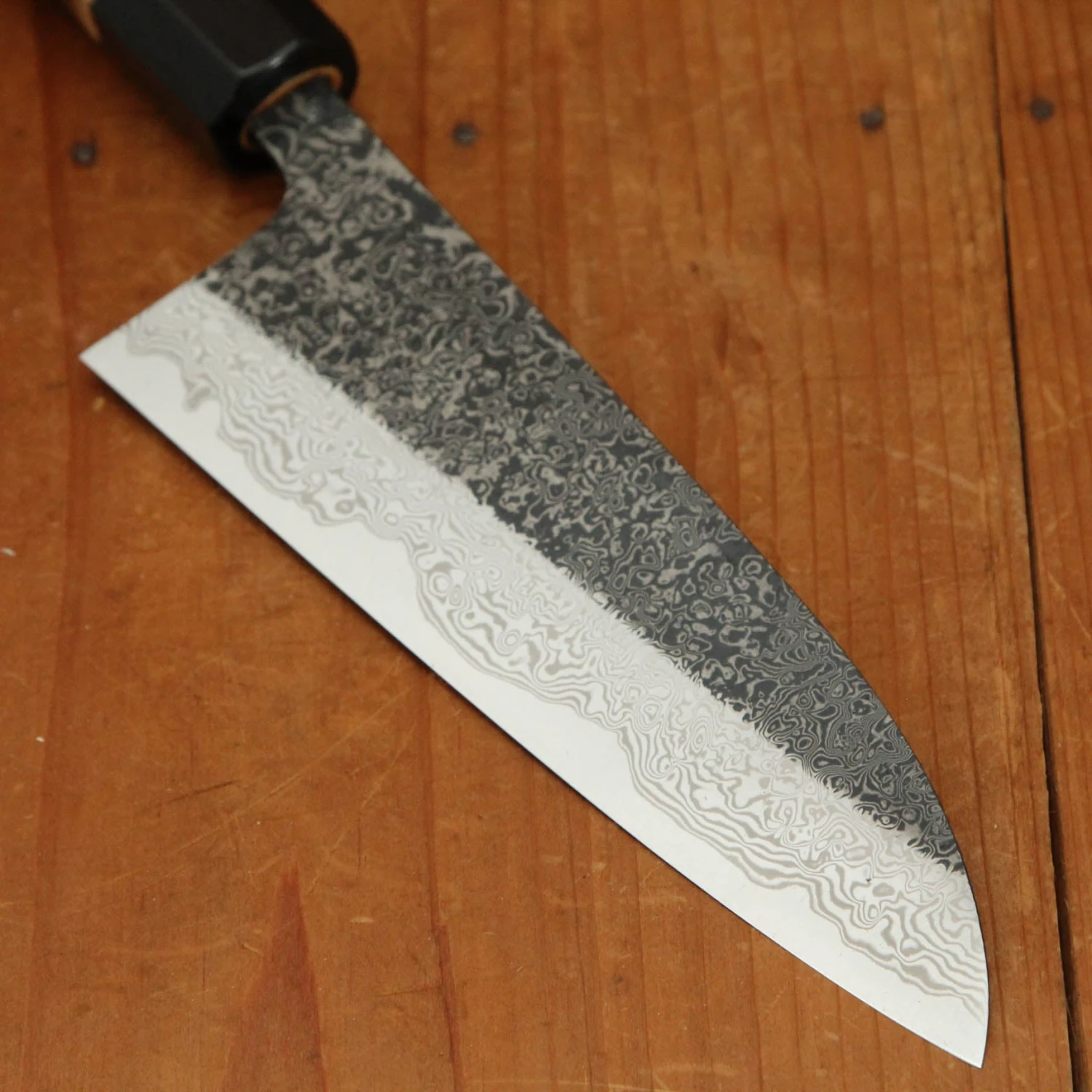 Yoshikane Hamono 165mm Santoku SLD Damascus Kurouchi Burnt Chestnut Handle - Image 3