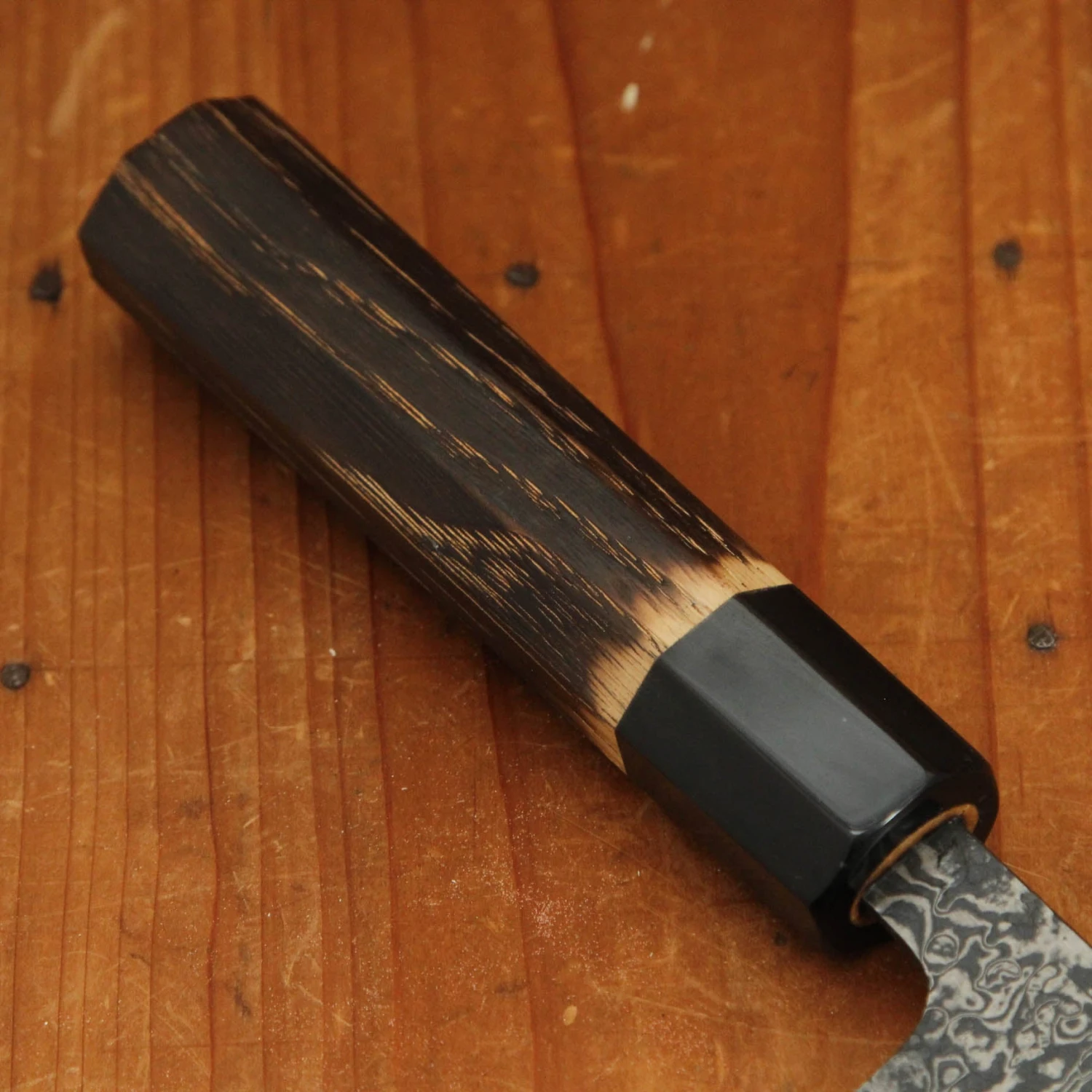 Yoshikane Hamono 165mm Santoku SLD Damascus Kurouchi Burnt Chestnut Handle - Image 5