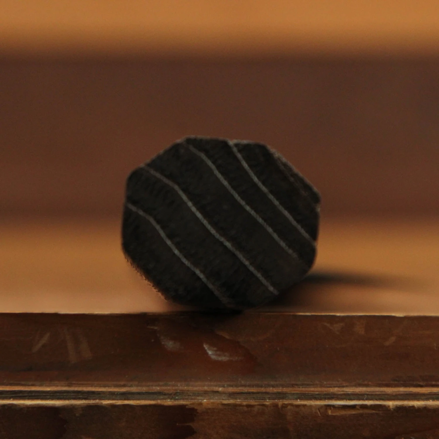 Yoshikane Hamono 165mm Santoku SLD Damascus Kurouchi Burnt Chestnut Handle - Image 4