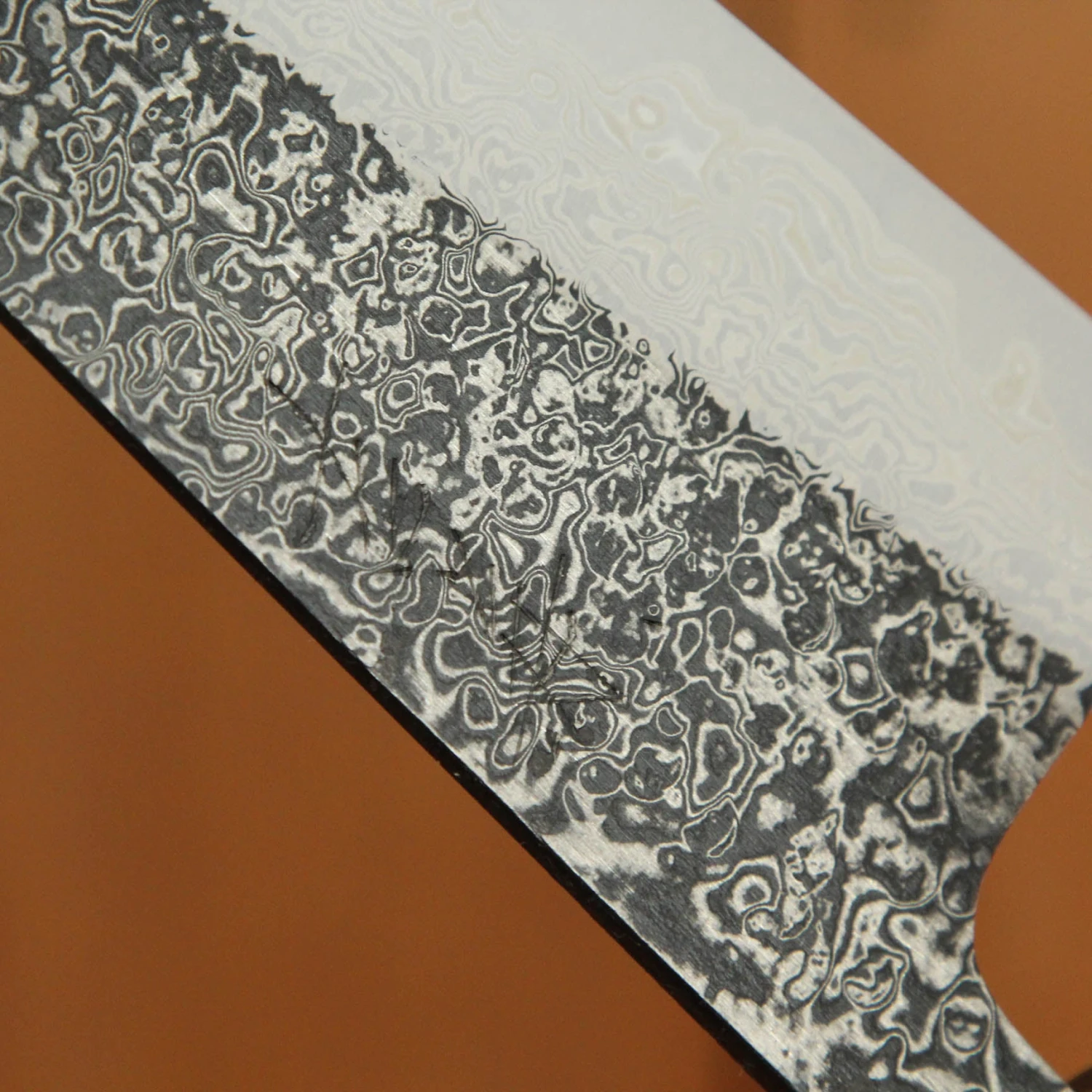 Yoshikane Hamono 165mm Santoku SLD Damascus Kurouchi Burnt Chestnut Handle - Image 7