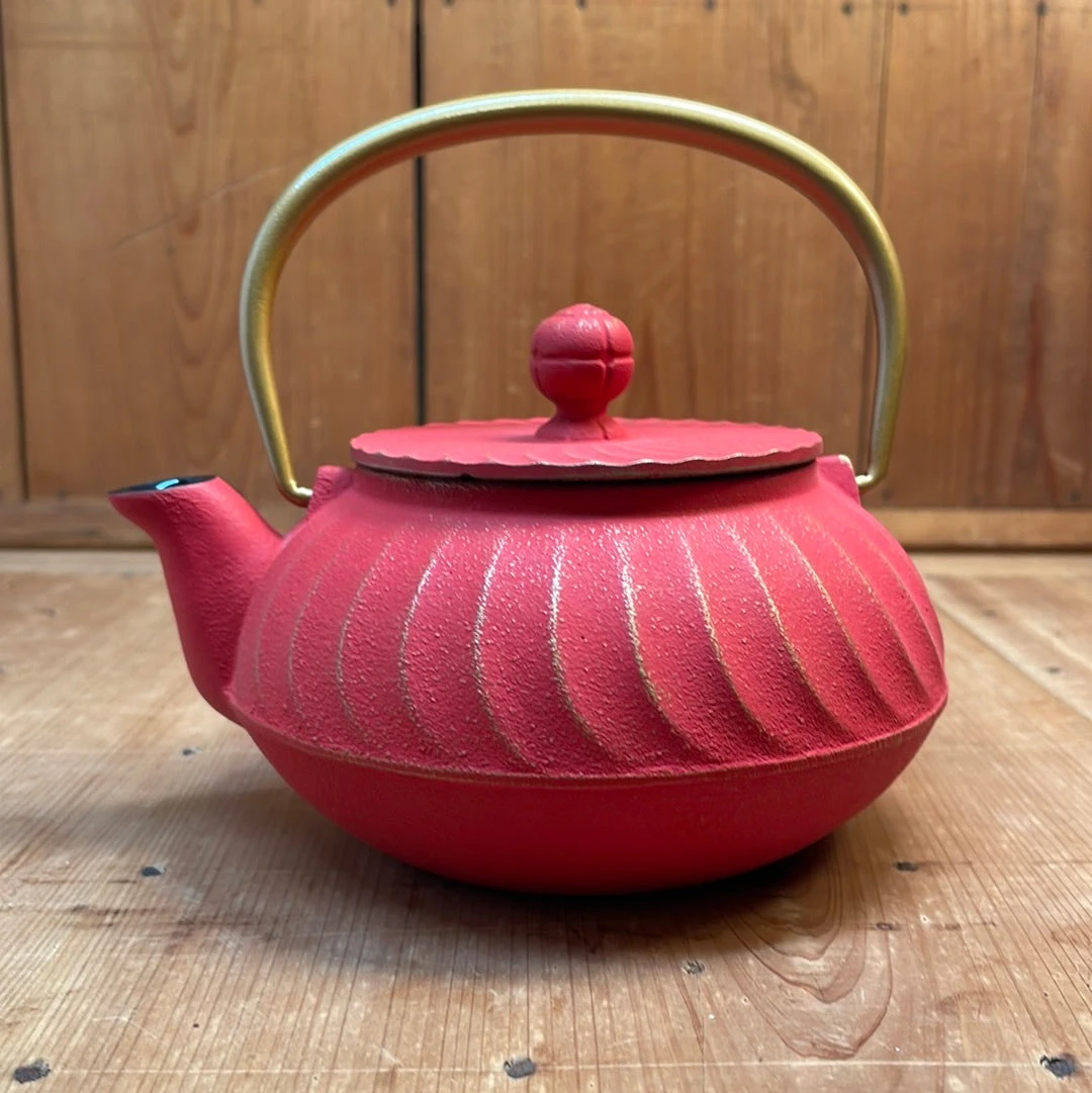Cast Iron Teapot Red + Gold - 22oz