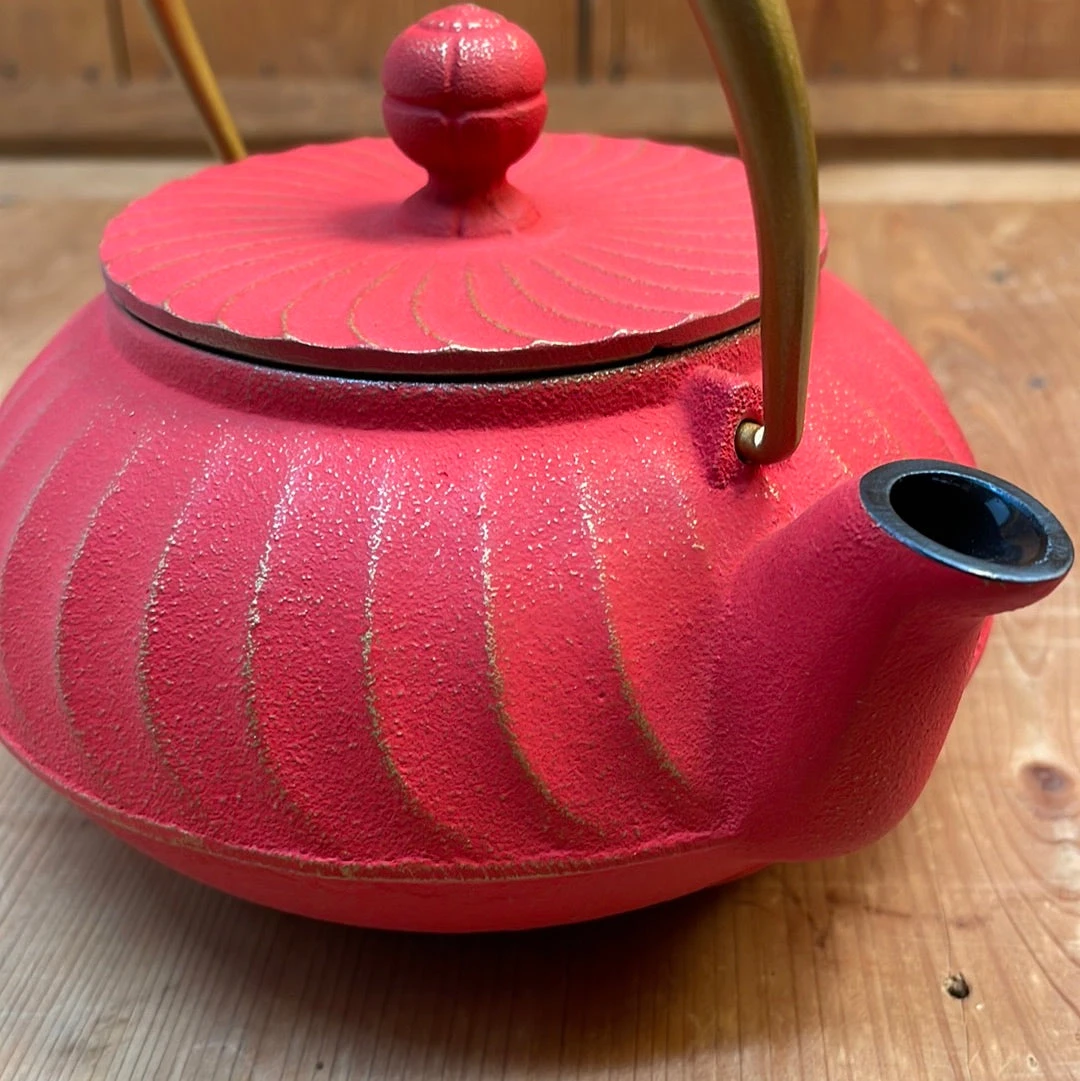 Cast Iron Teapot Red + Gold - 22oz - Image 3