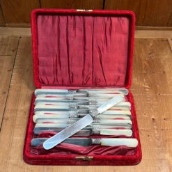 Vintage Landers Frary & Clark Set Of 12 Luncheon Knives Silverplate Carbon MOP In Box