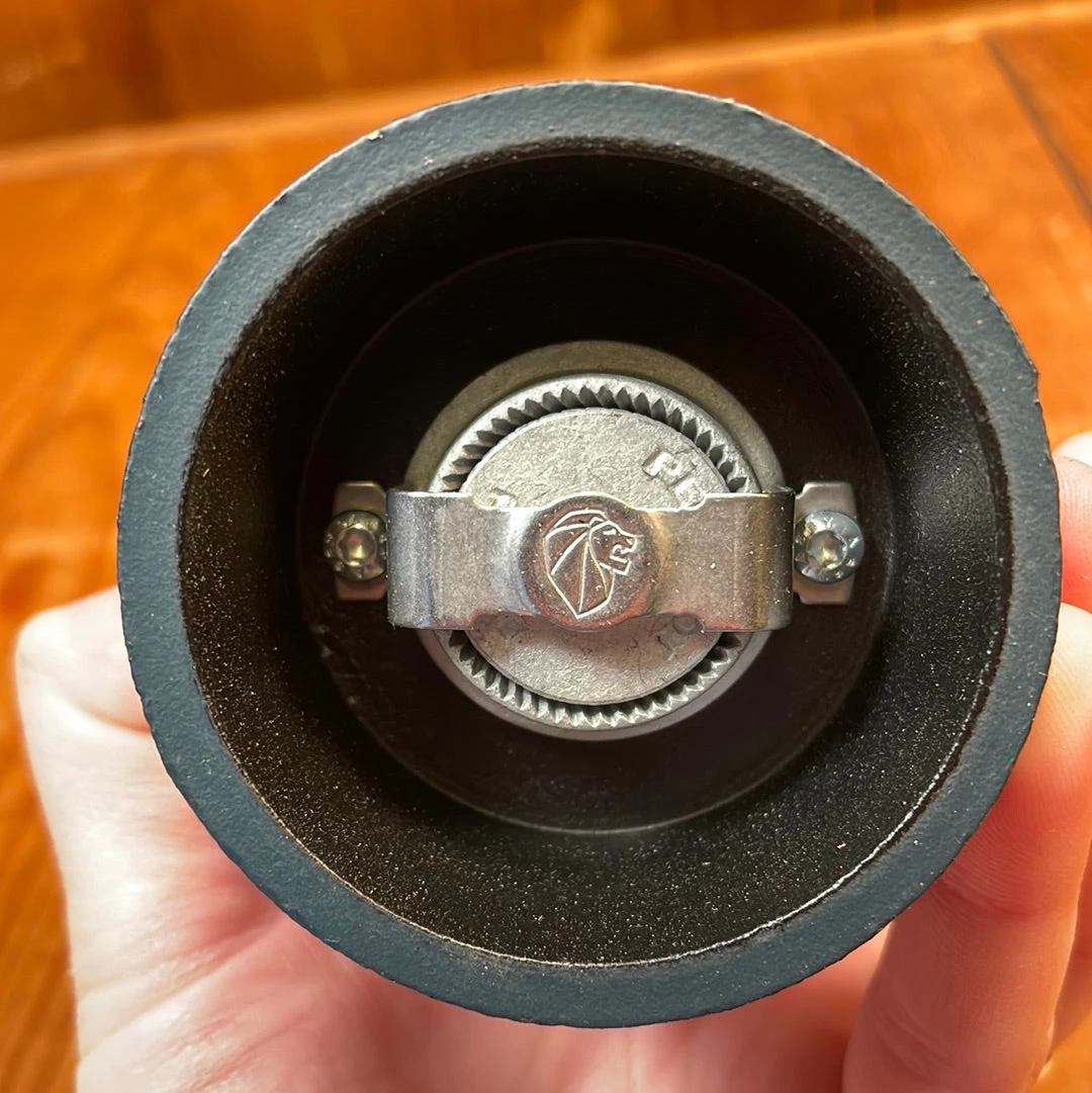 Peugeot Bali Fonte Manual Pepper Mill In Cast Iron Blue 8 Cm - Image 3