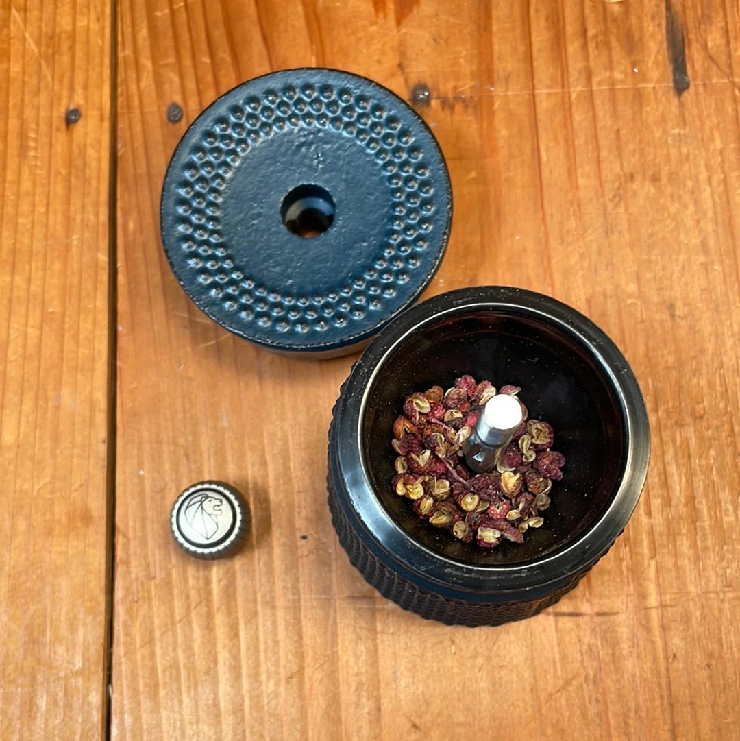 Peugeot Bali Fonte Manual Pepper Mill In Cast Iron Blue 8 Cm - Image 4